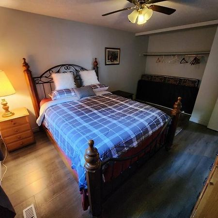 Entire 3 Bedroom House In Elliot Lake Eksteriør billede