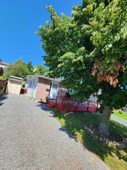 Entire 3 Bedroom House In Elliot Lake Eksteriør billede