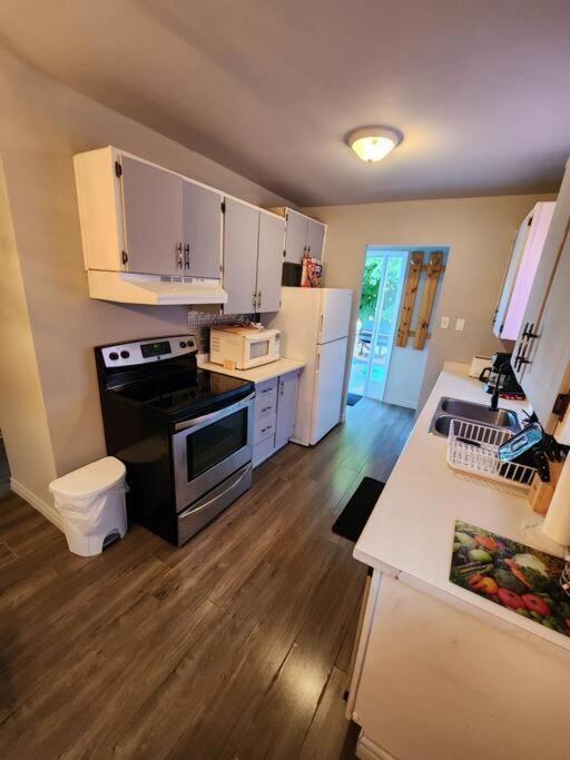 Entire 3 Bedroom House In Elliot Lake Eksteriør billede